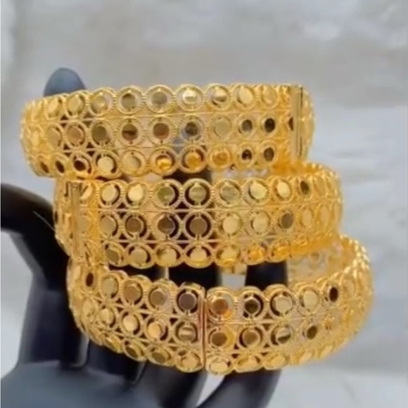 Elegant Gold Filigree Bangles - Picture 1 of 2
